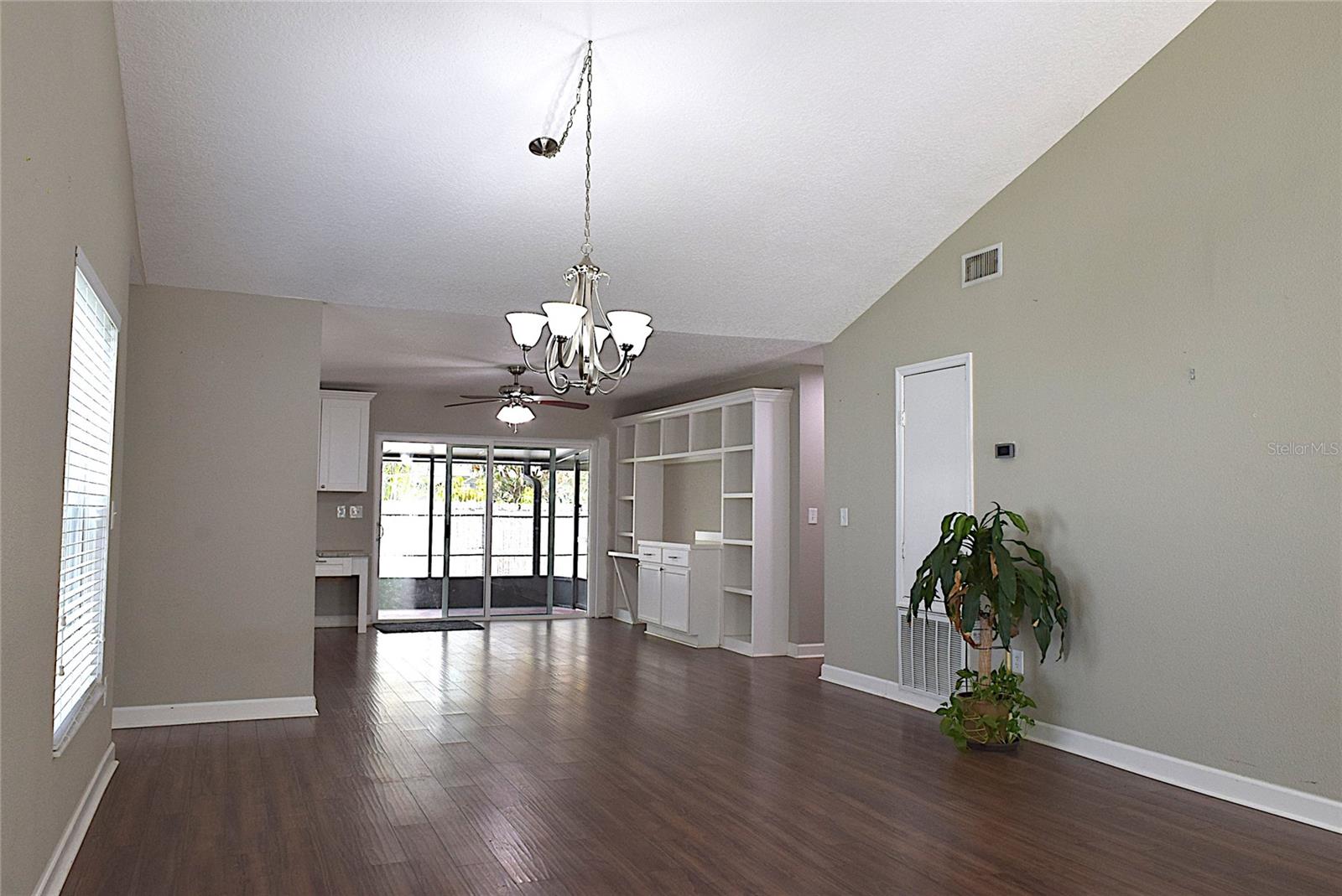 Image 8 of 45 For 2009 Branch Tree Lane