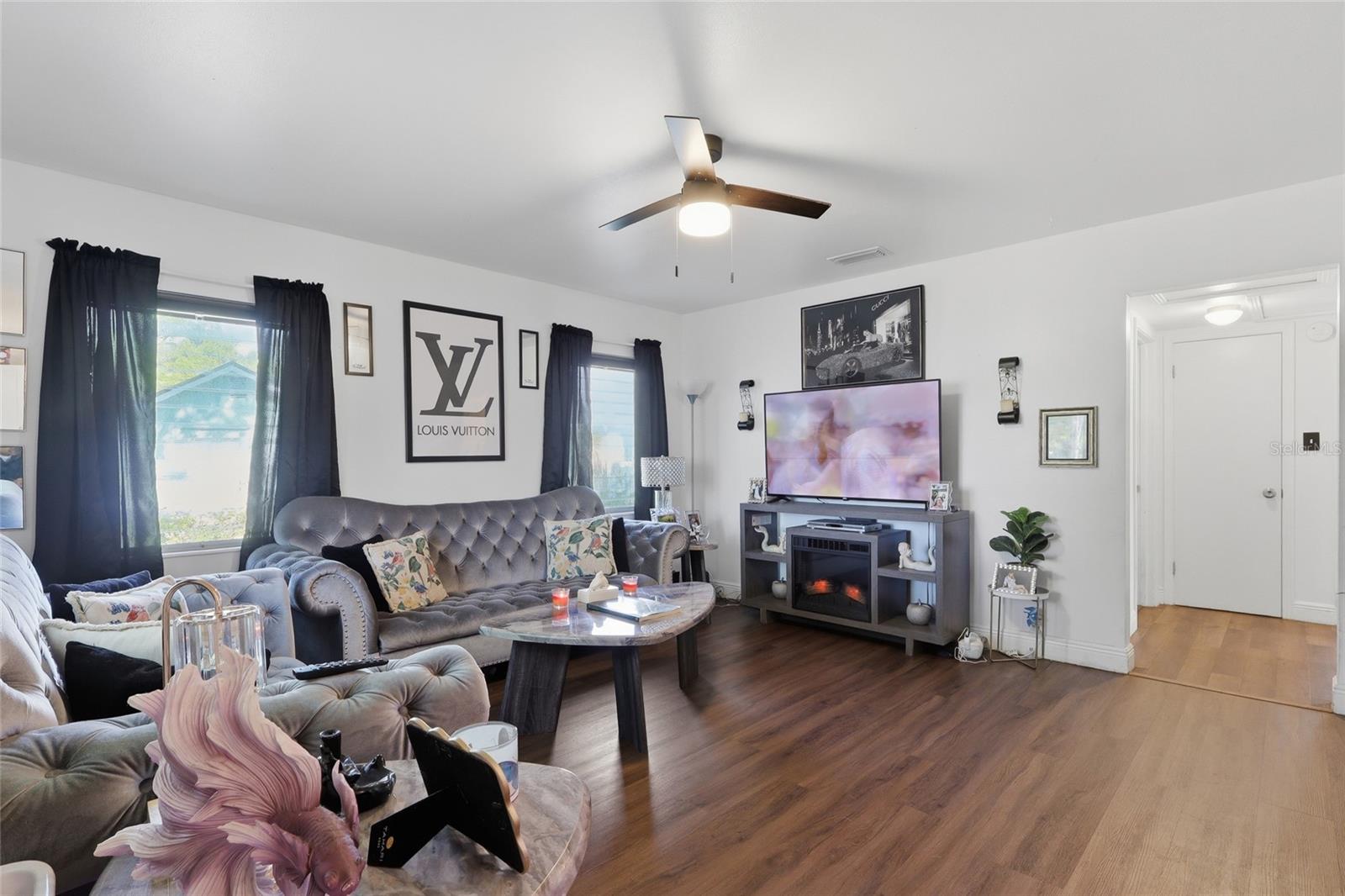 Image 10 of 19 For 3802 Lakeshore Drive