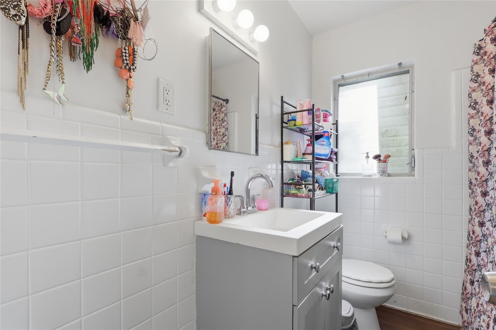 Image 17 of 19 For 3802 Lakeshore Drive