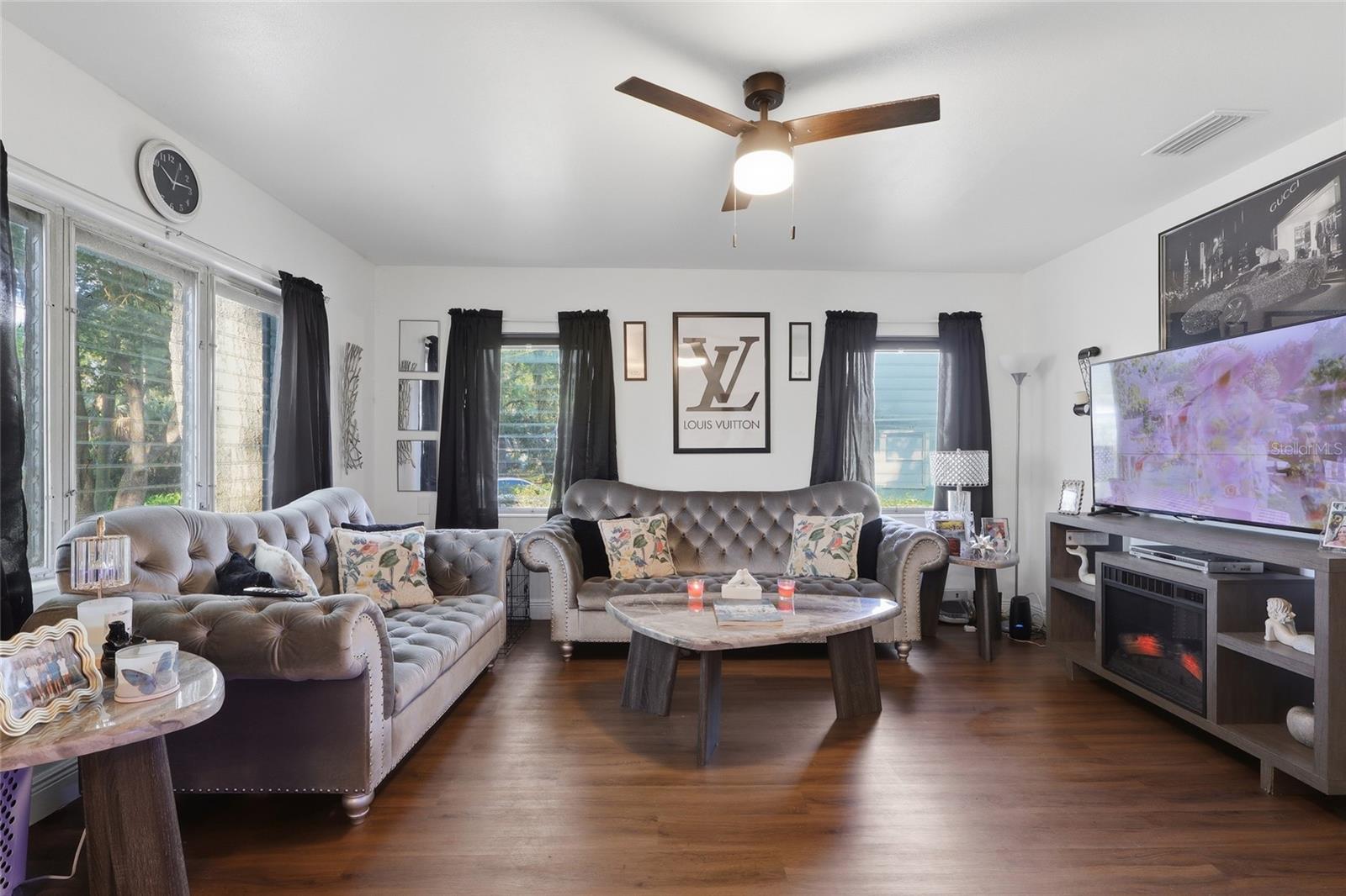 Image 9 of 19 For 3802 Lakeshore Drive