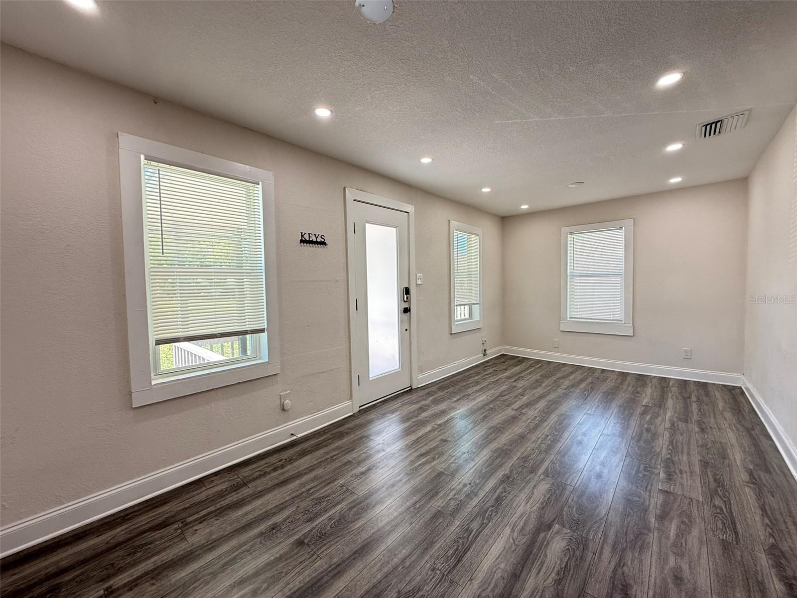 Image 5 of 19 For 8027 Newport Avenue