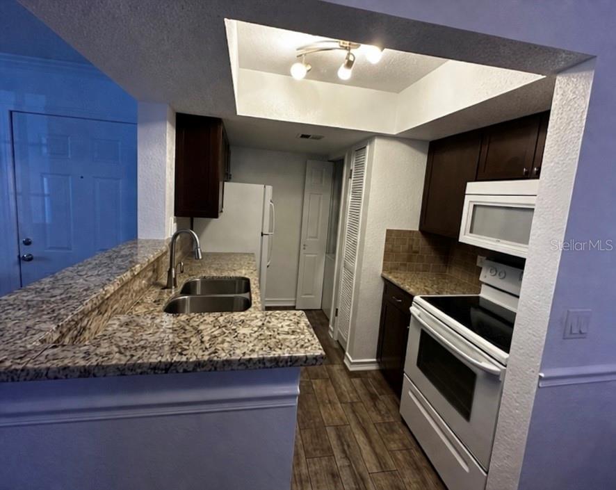 Image 3 of 11 For 10200 Gandy Boulevard N 816