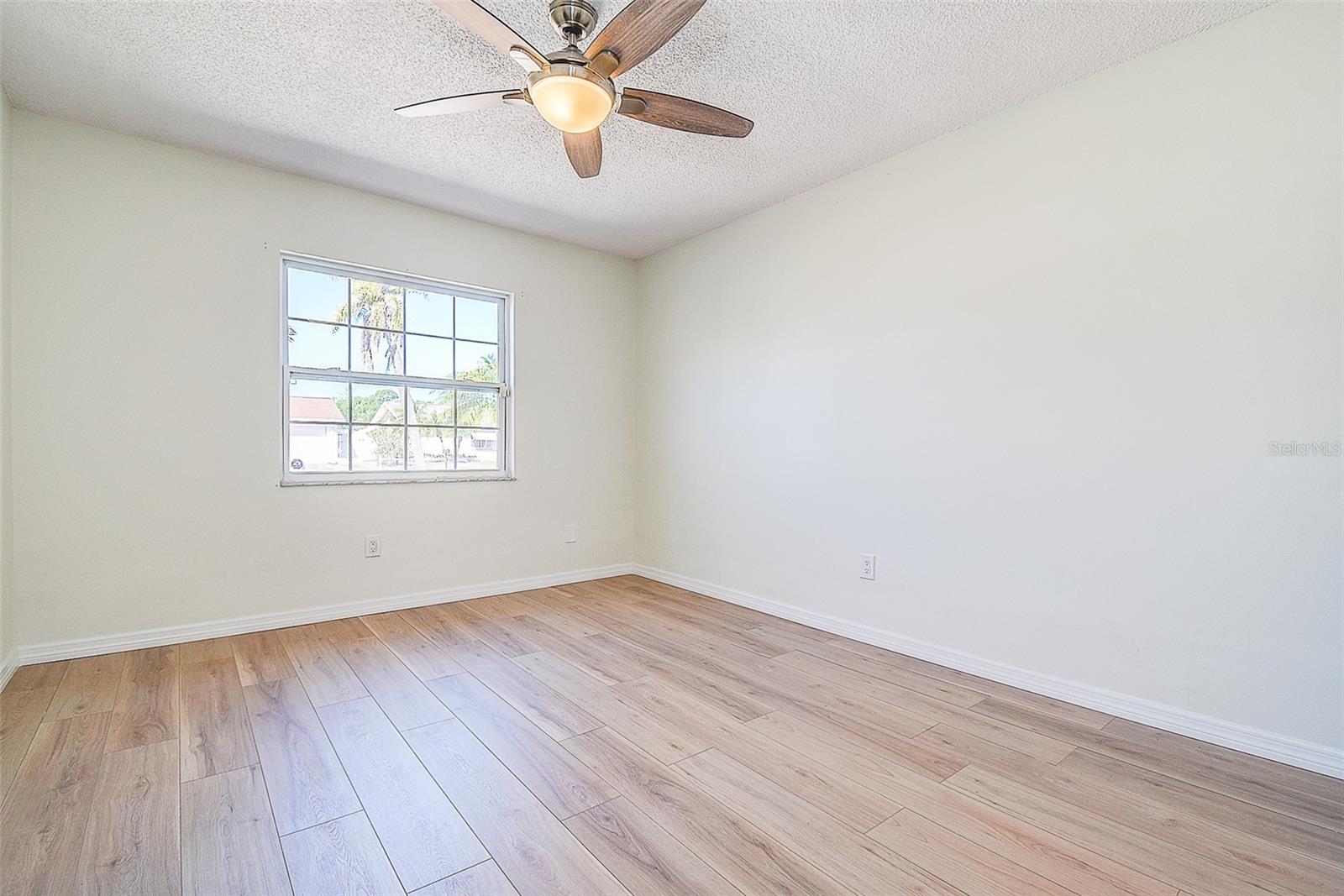 Image 14 of 38 For 10849 92nd Street