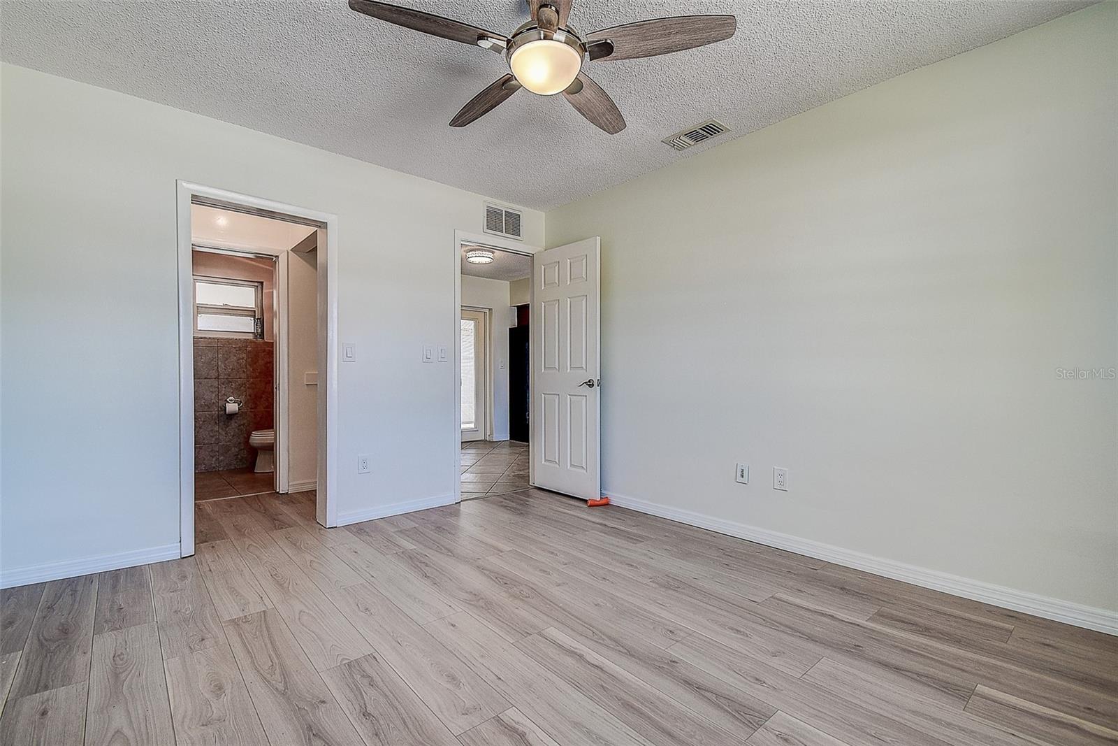 Image 15 of 38 For 10849 92nd Street