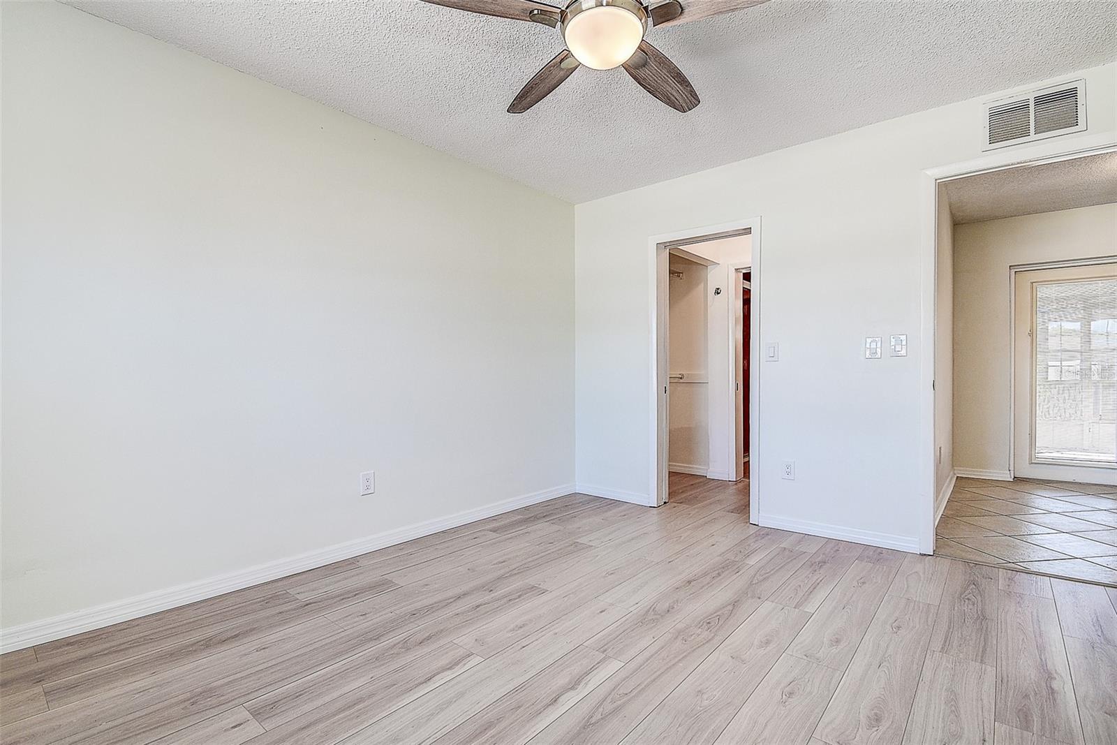 Image 16 of 38 For 10849 92nd Street