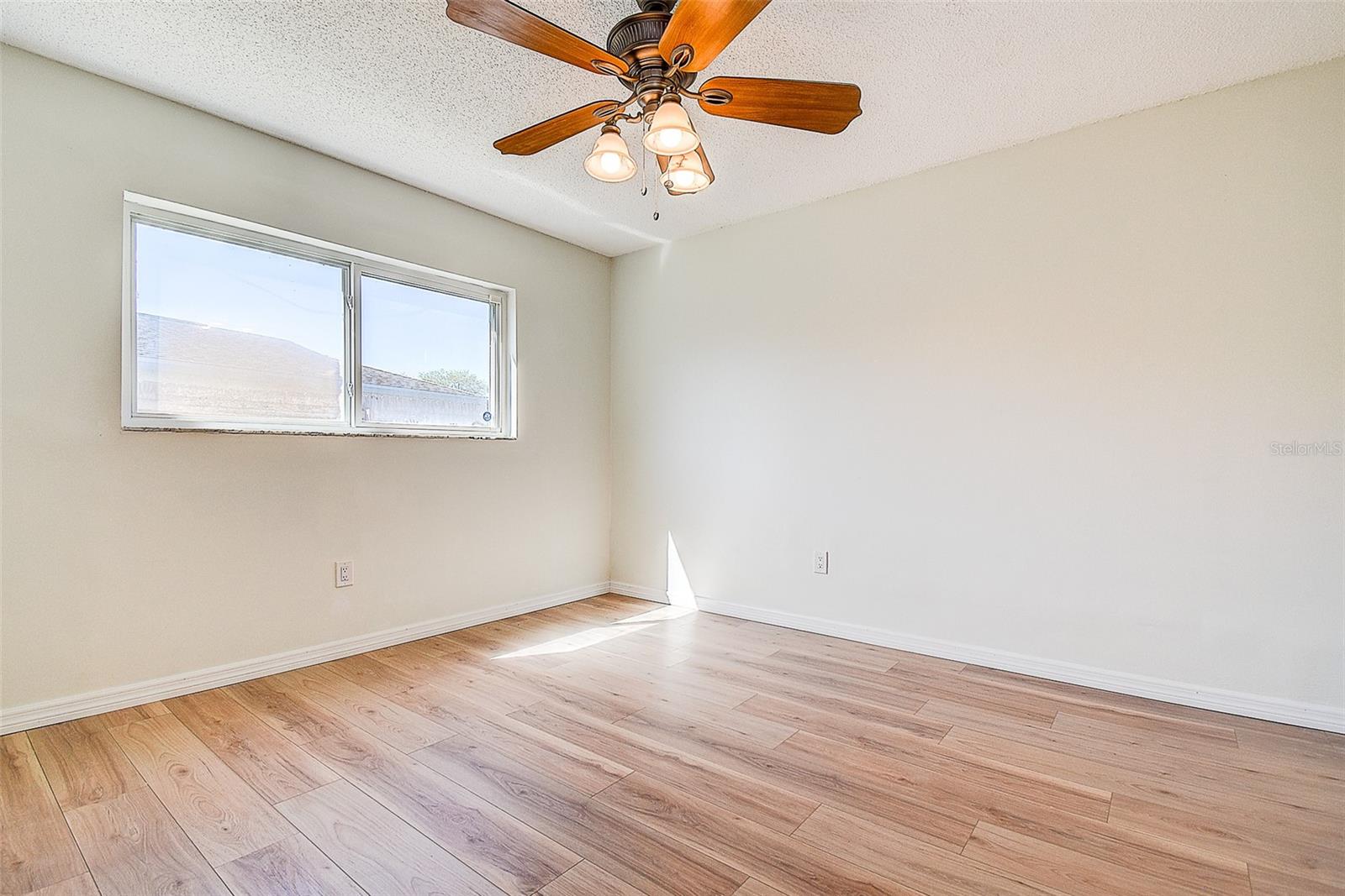 Image 19 of 38 For 10849 92nd Street