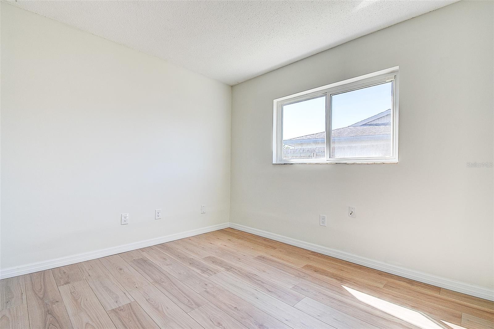 Image 22 of 38 For 10849 92nd Street