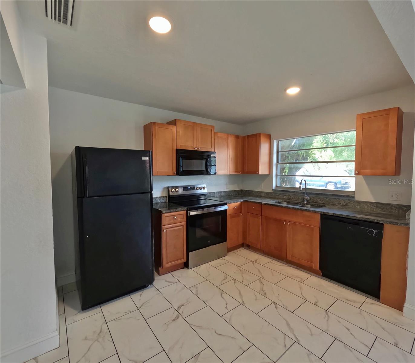 Image 15 of 16 For 1004 Empire Street