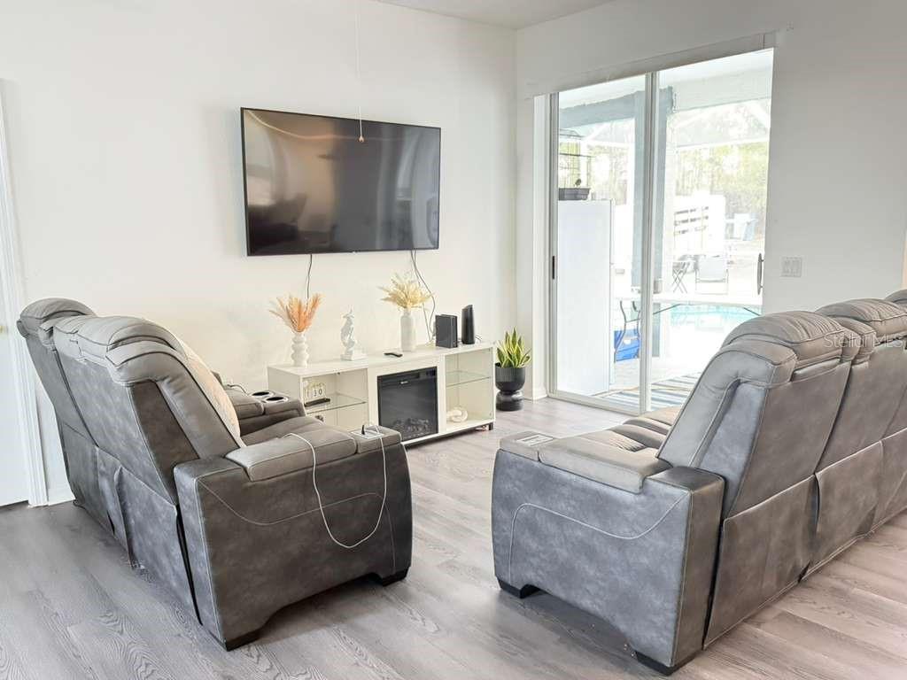 Listing photo id 0 for 13390 Highgrove Road