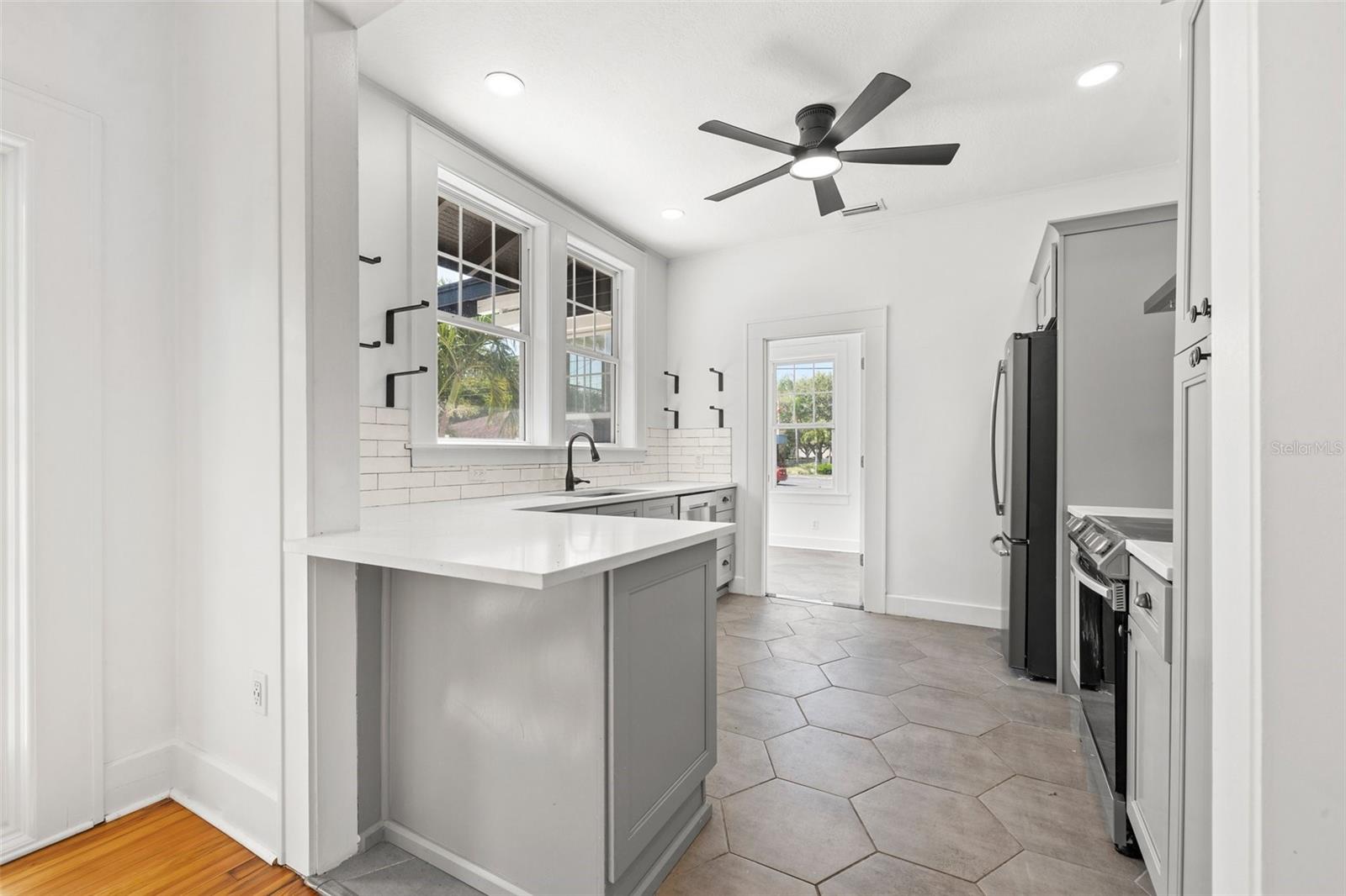 Image 11 of 37 For 2830 2nd Avenue N