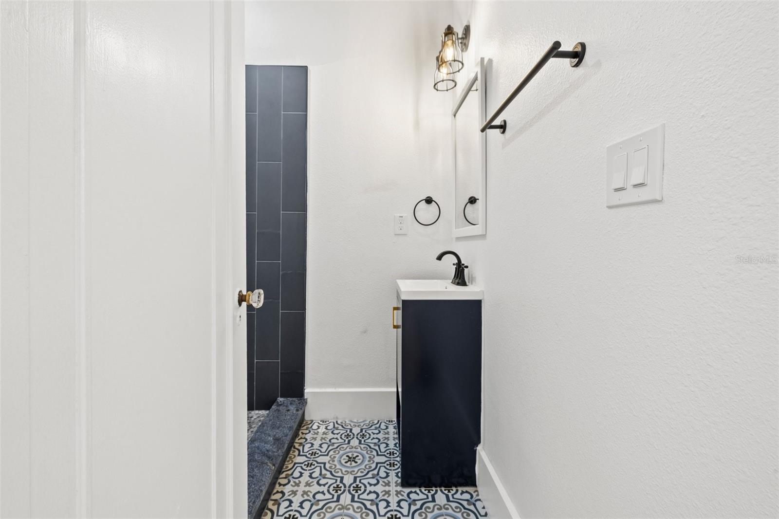 Image 18 of 37 For 2830 2nd Avenue N