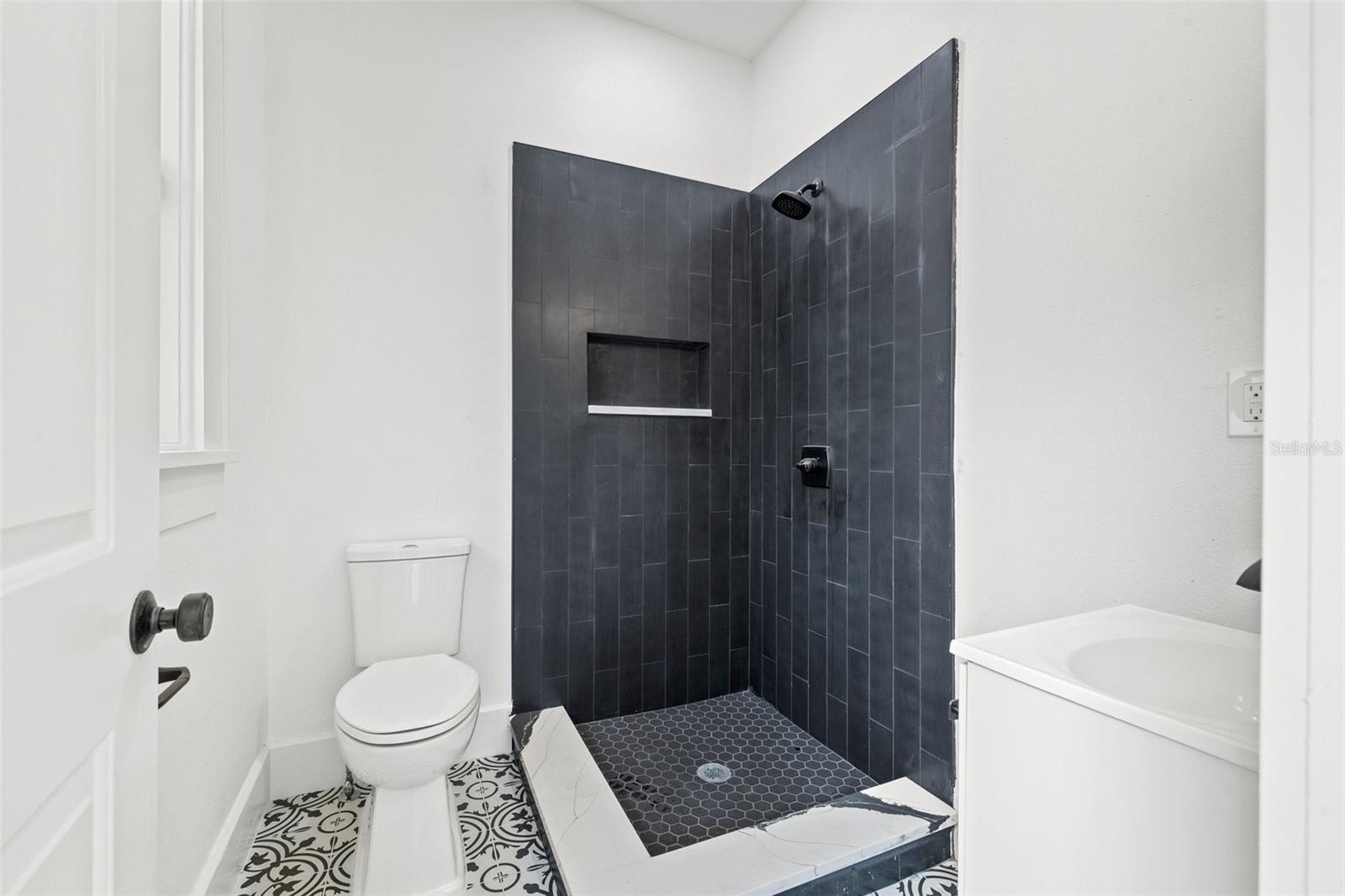 Image 21 of 37 For 2830 2nd Avenue N