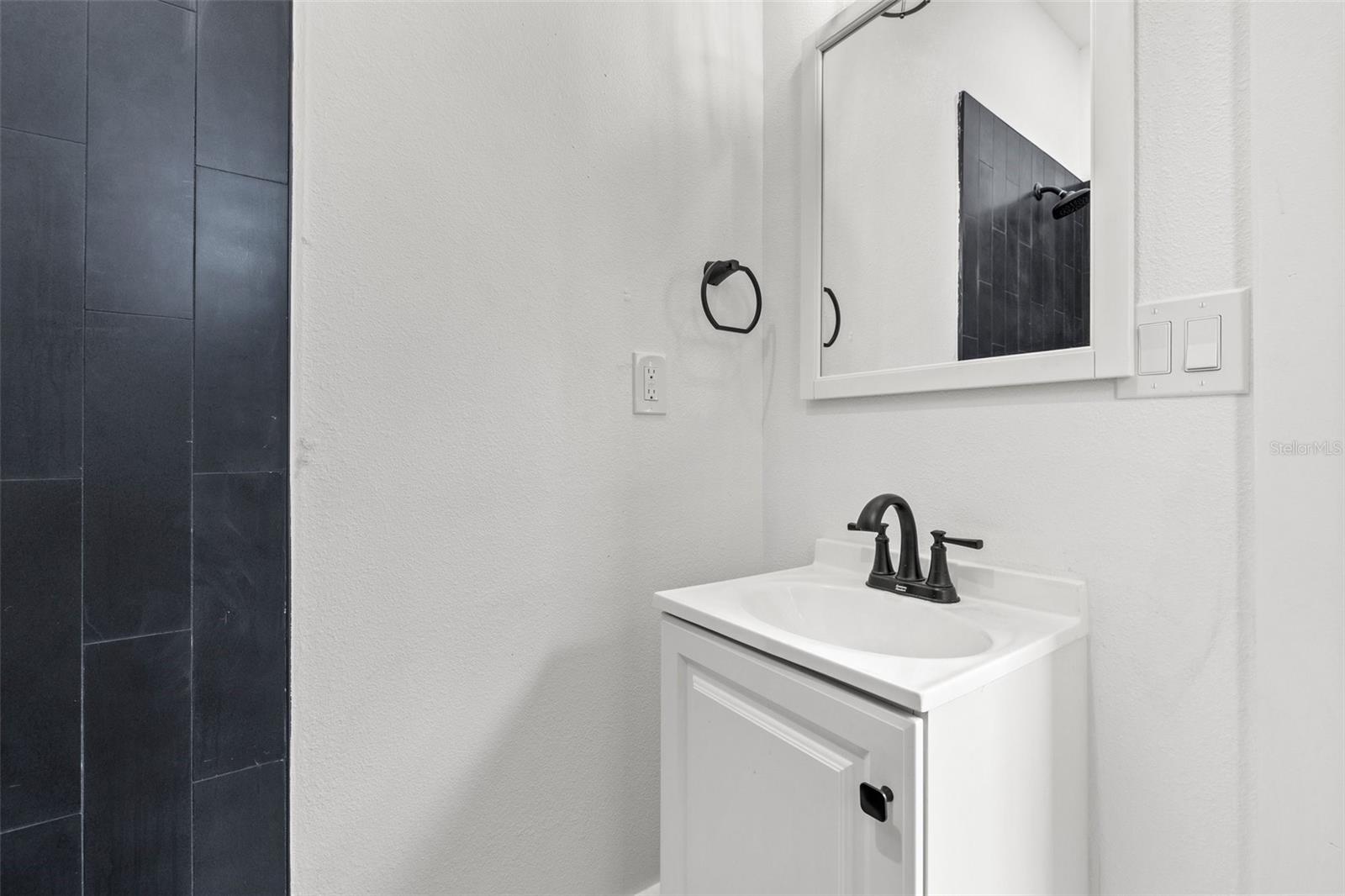 Image 22 of 37 For 2830 2nd Avenue N