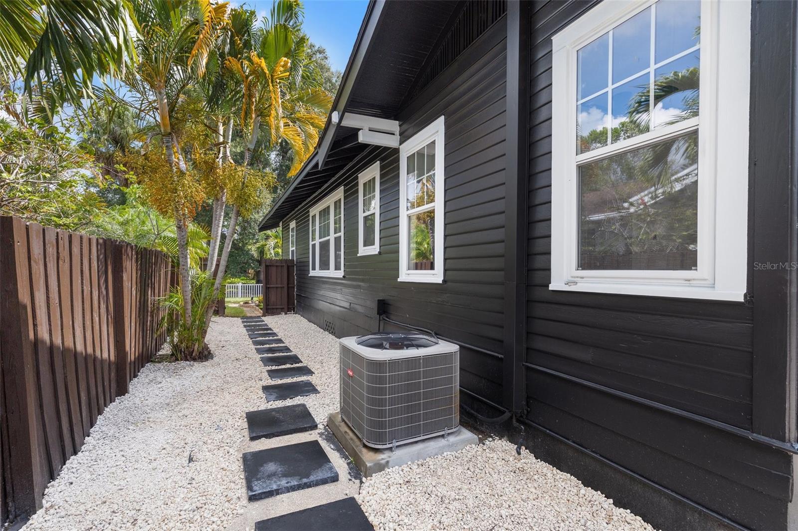 Image 27 of 37 For 2830 2nd Avenue N