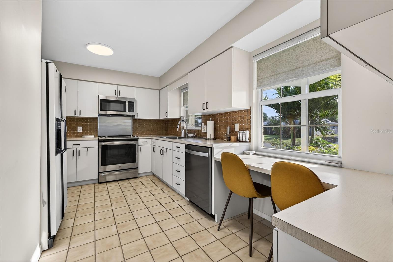 Image 11 of 26 For 1290 Edenville Avenue