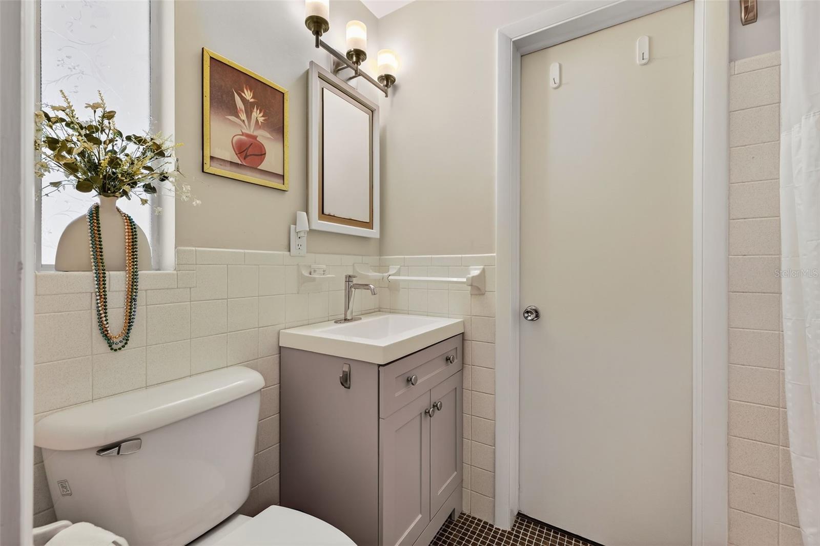 Image 15 of 26 For 1290 Edenville Avenue