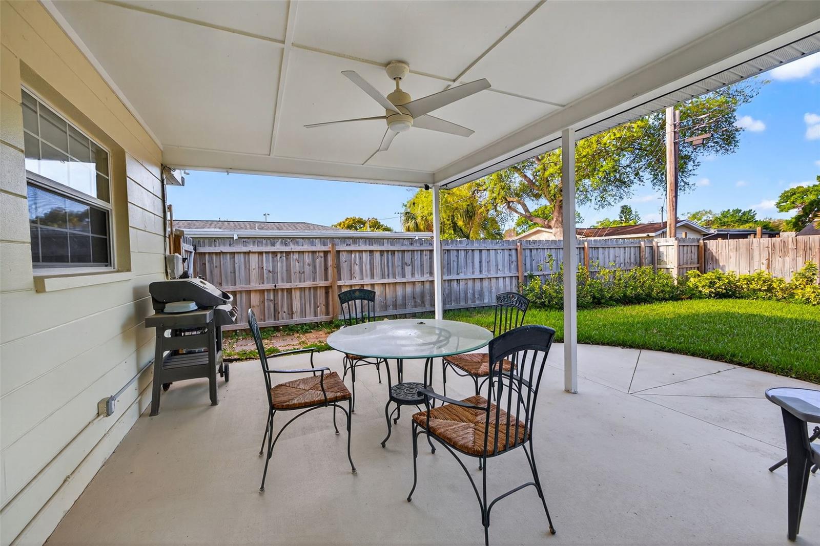 Image 21 of 26 For 1290 Edenville Avenue