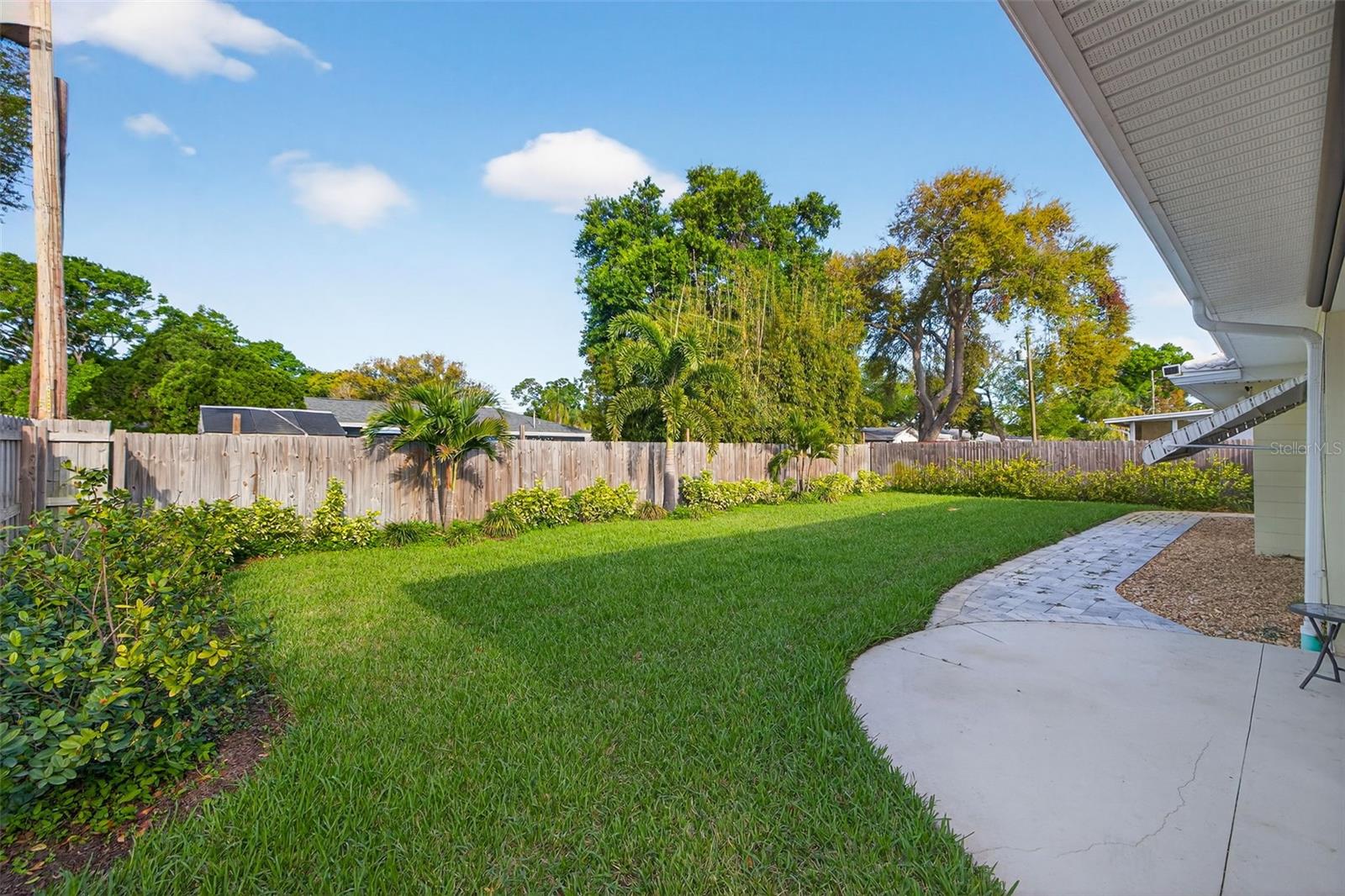 Image 23 of 26 For 1290 Edenville Avenue