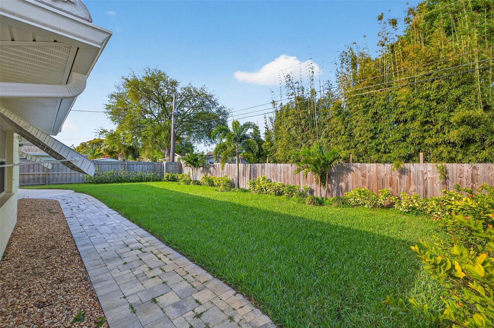 Image 24 of 26 For 1290 Edenville Avenue