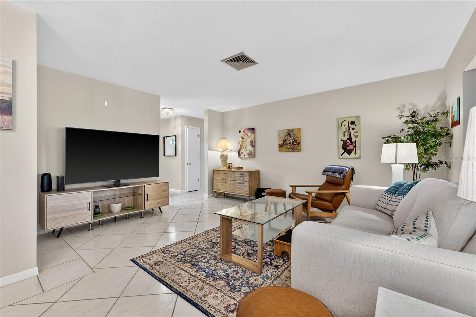 Image 3 of 26 For 1290 Edenville Avenue