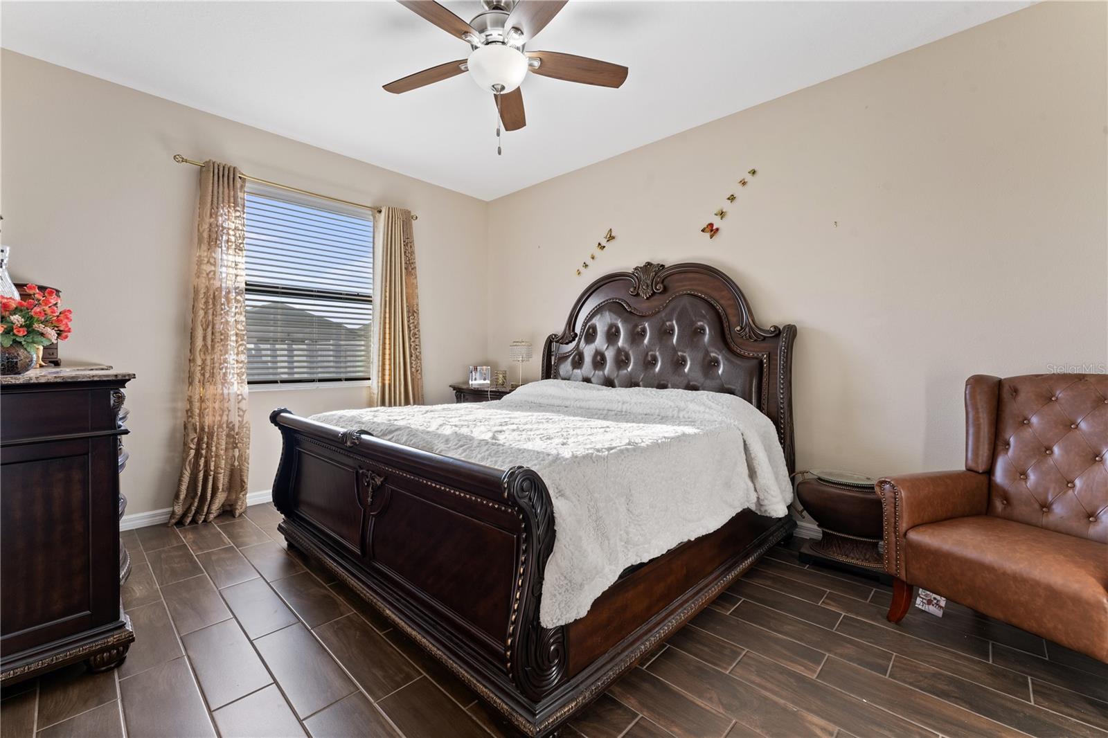 Image 14 of 32 For 954 Old Windsor Way