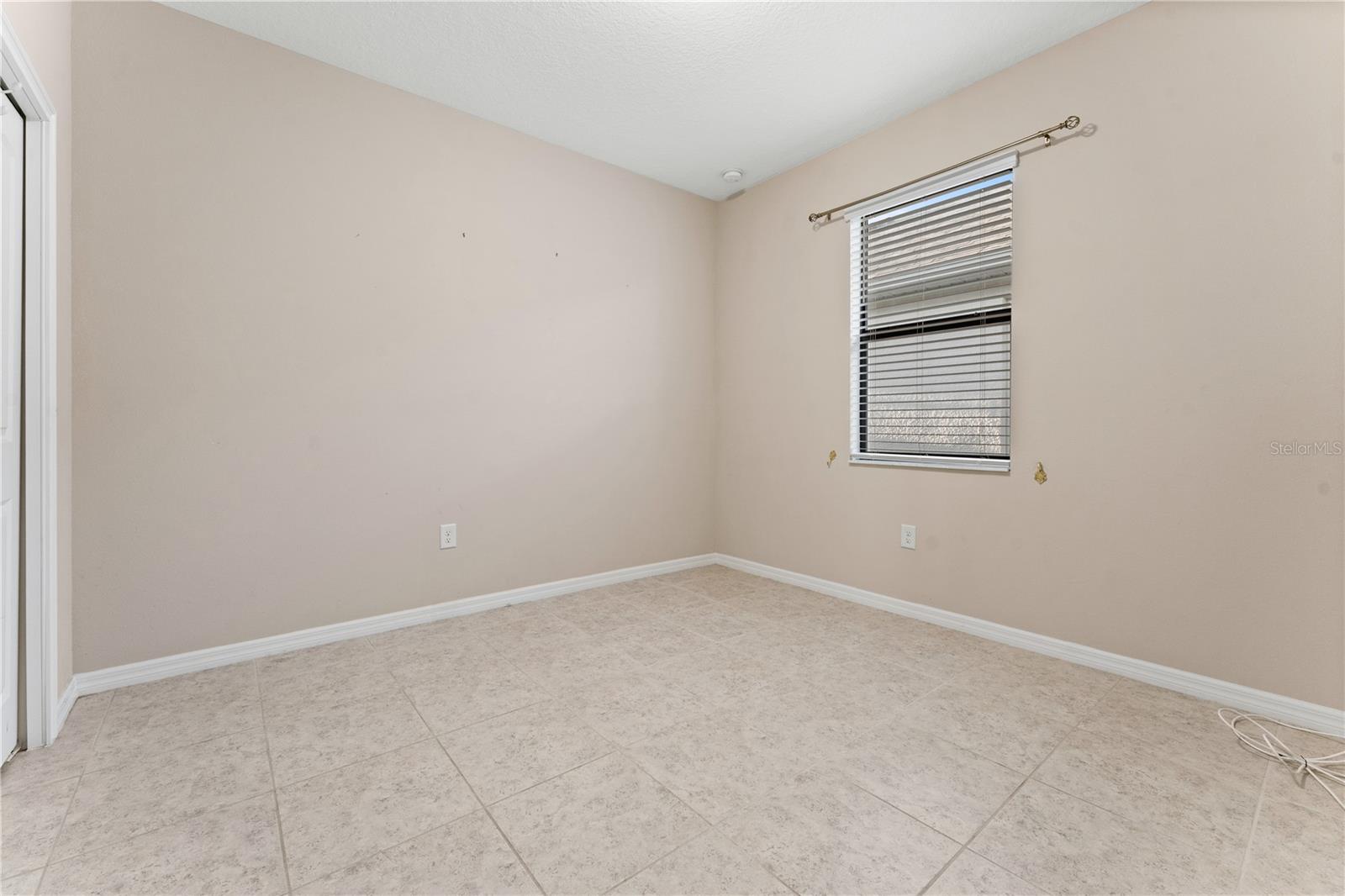 Image 18 of 32 For 954 Old Windsor Way