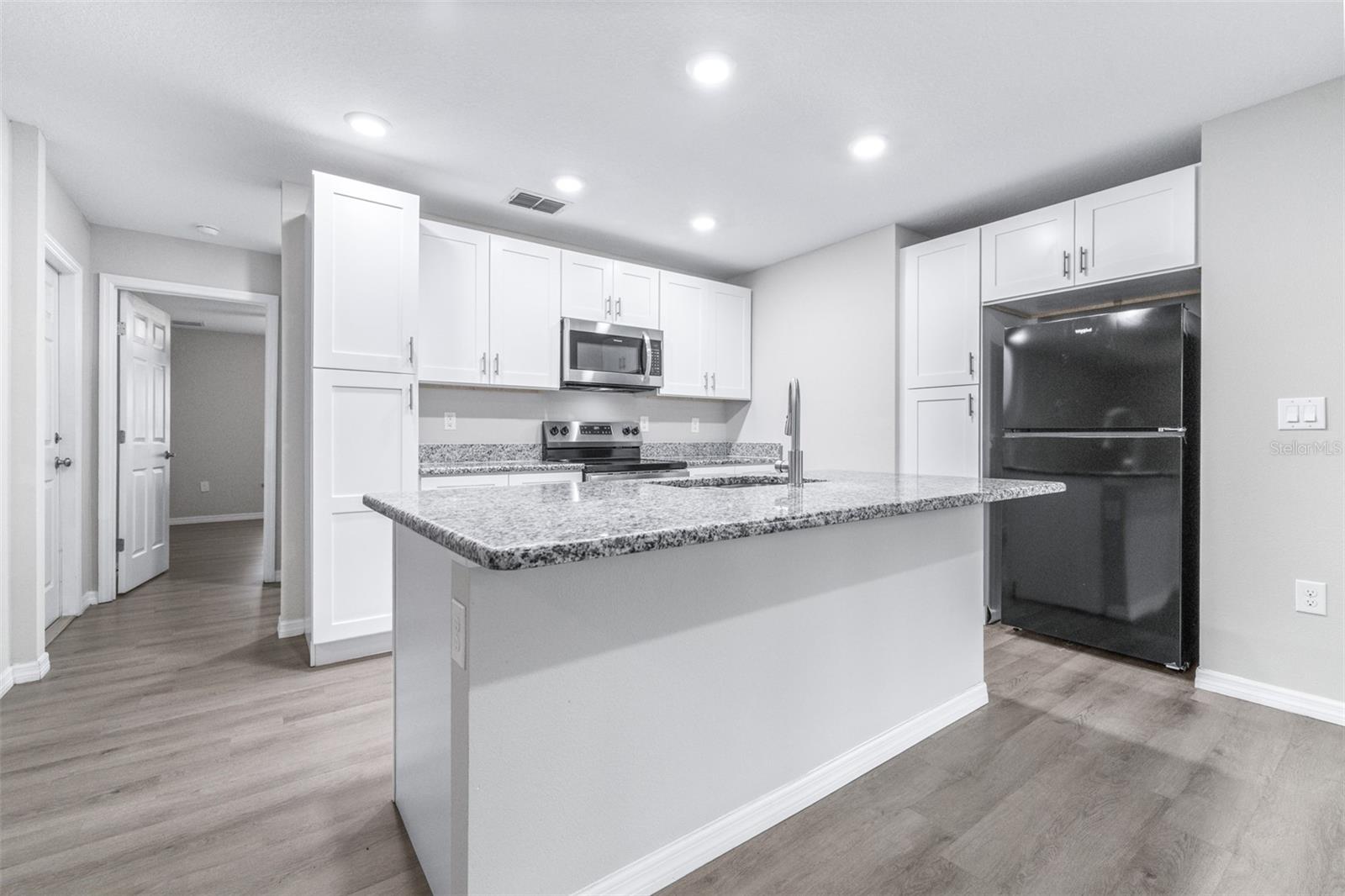 Image 17 of 47 For 1727 Second Street Ne