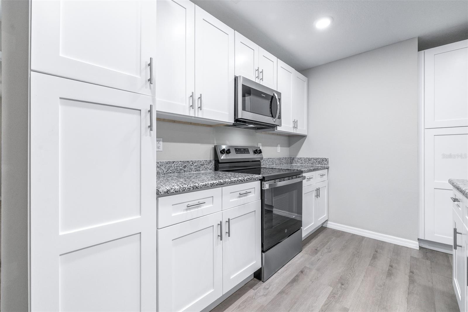 Image 19 of 47 For 1727 Second Street Ne
