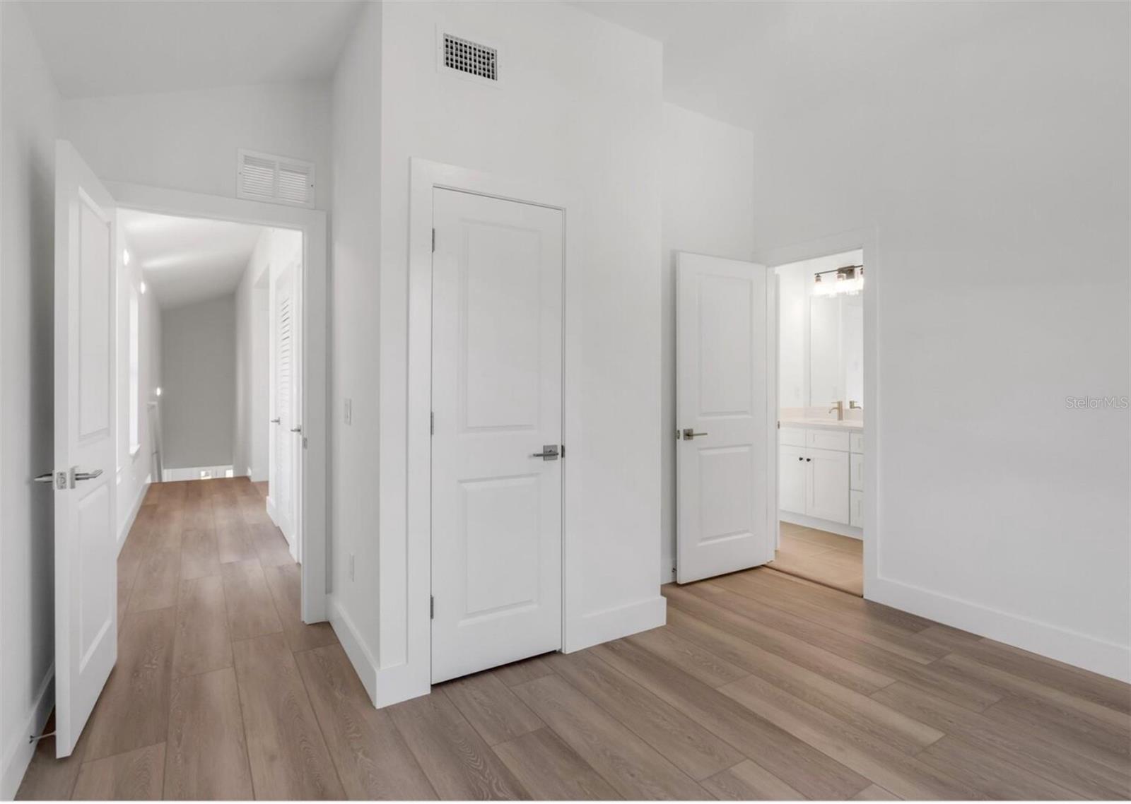 Image 12 of 16 For 2333 Beach Street