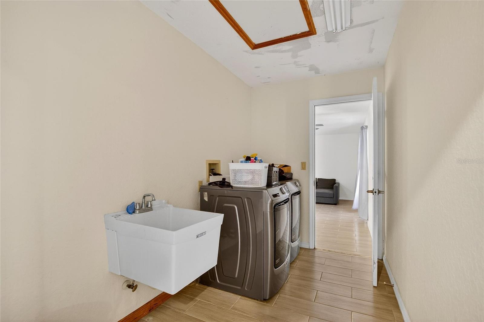 Image 11 of 98 For 15047 Woodbury Road