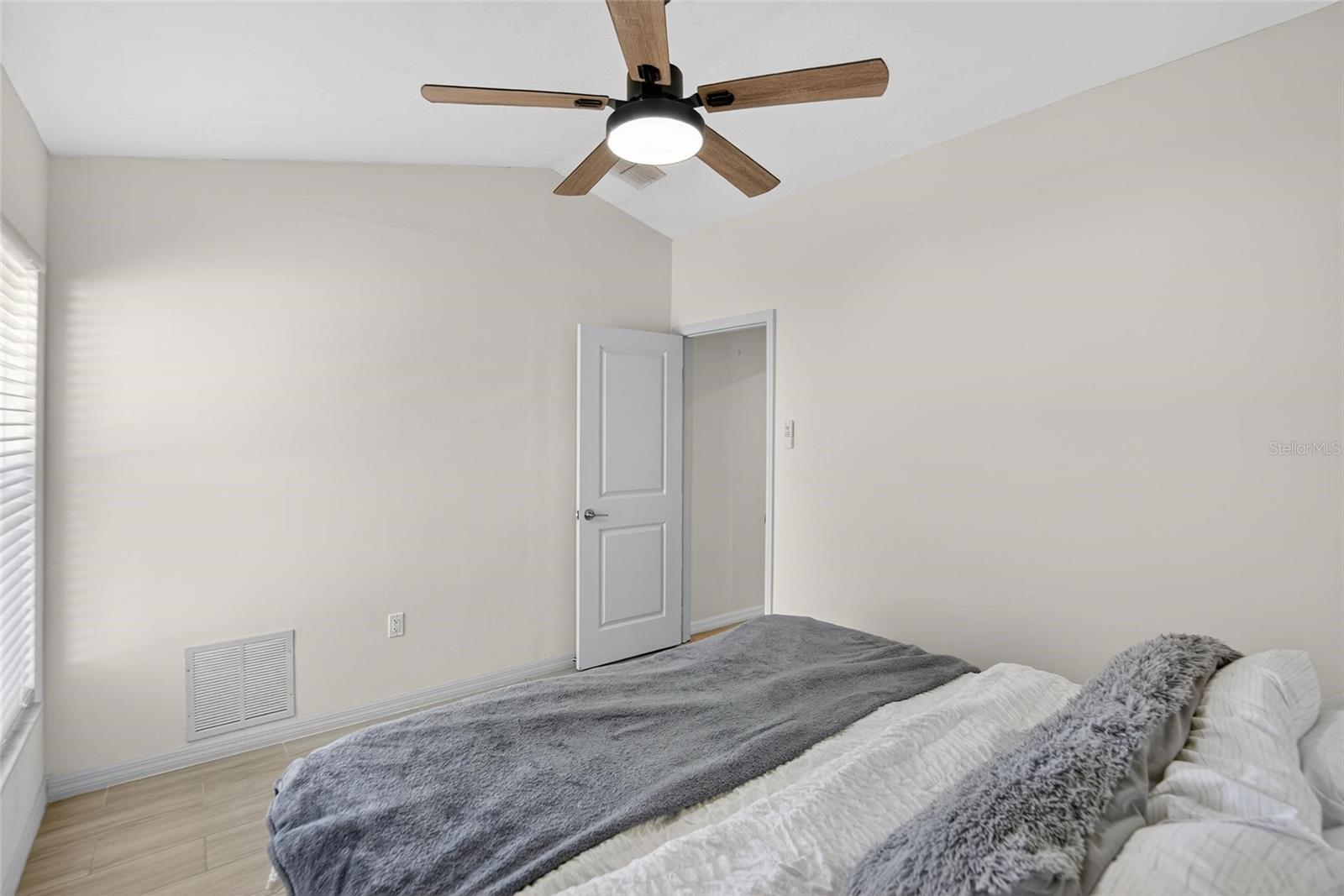 Image 25 of 98 For 15047 Woodbury Road