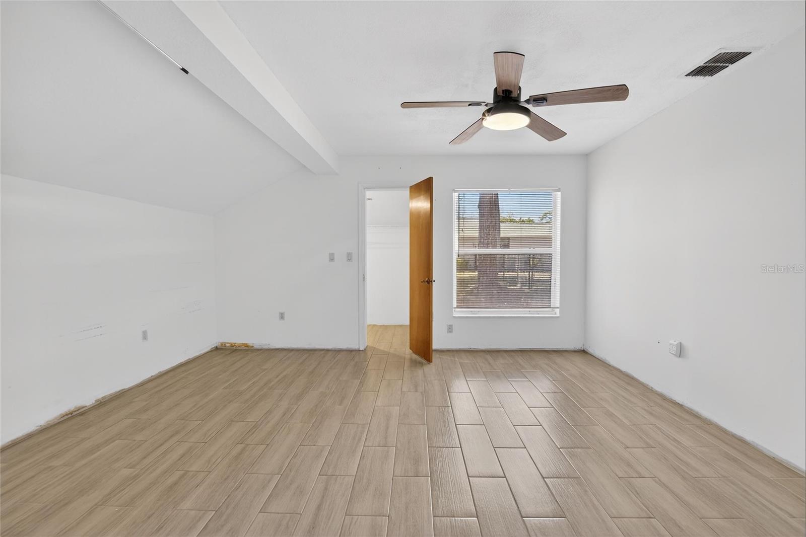 Image 31 of 98 For 15047 Woodbury Road