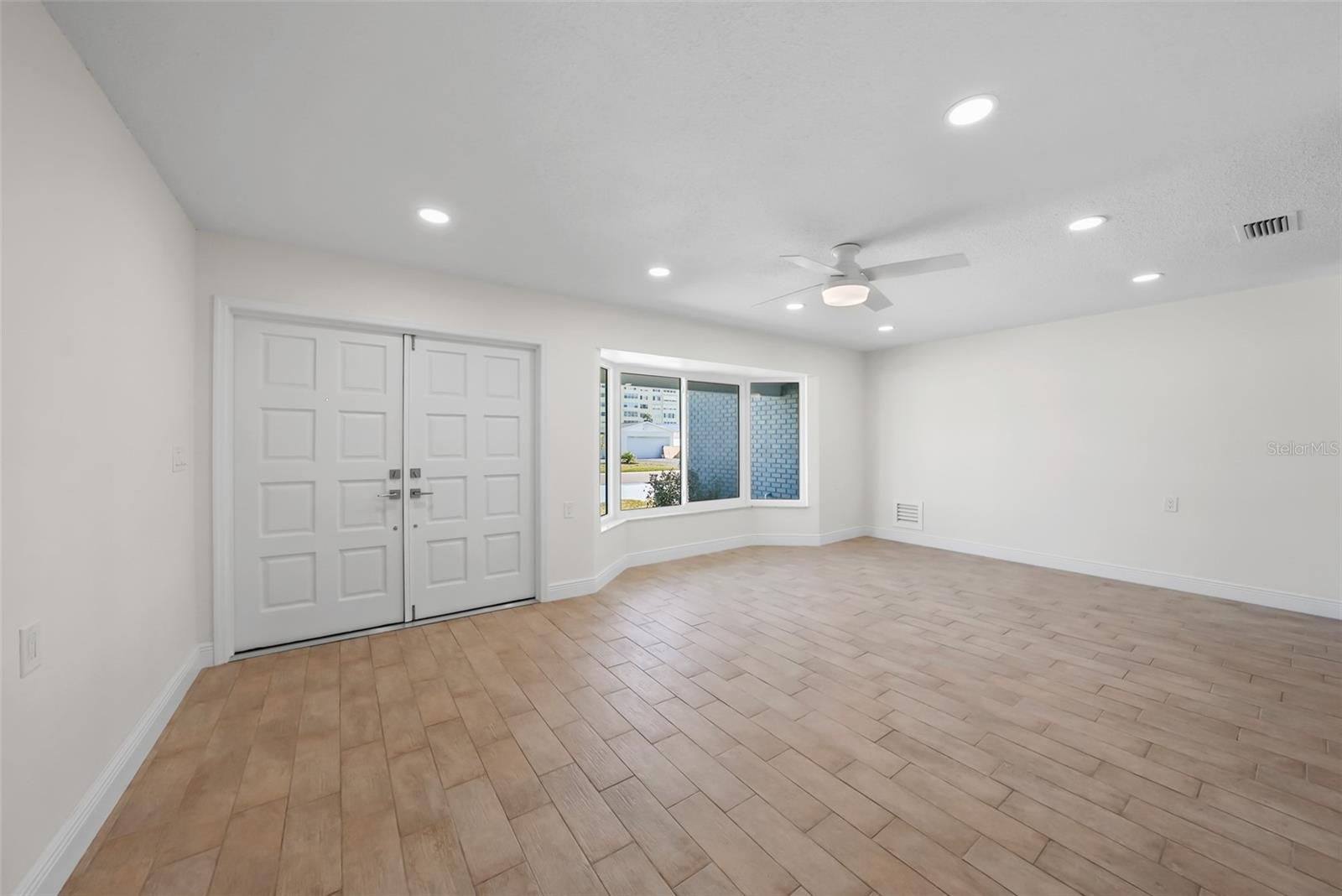 Image 16 of 36 For 11441 47th Avenue N