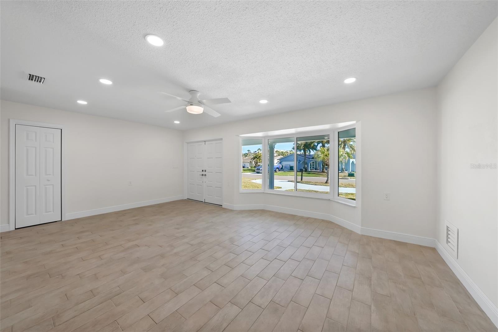 Image 17 of 36 For 11441 47th Avenue N