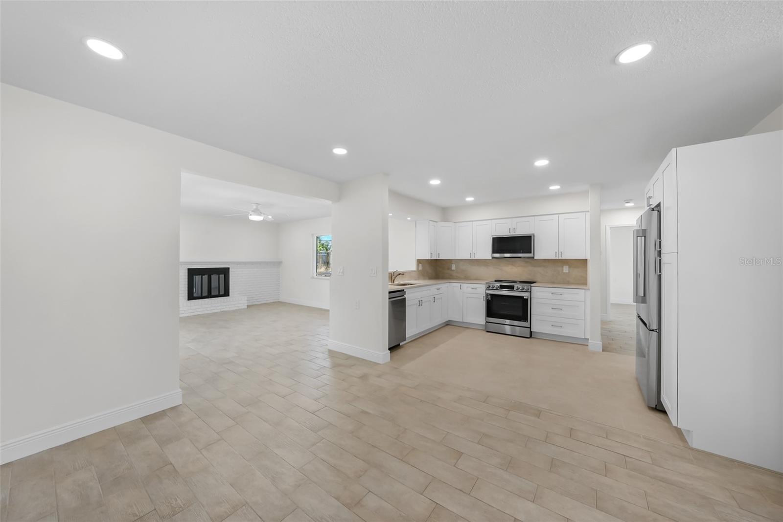 Image 18 of 36 For 11441 47th Avenue N