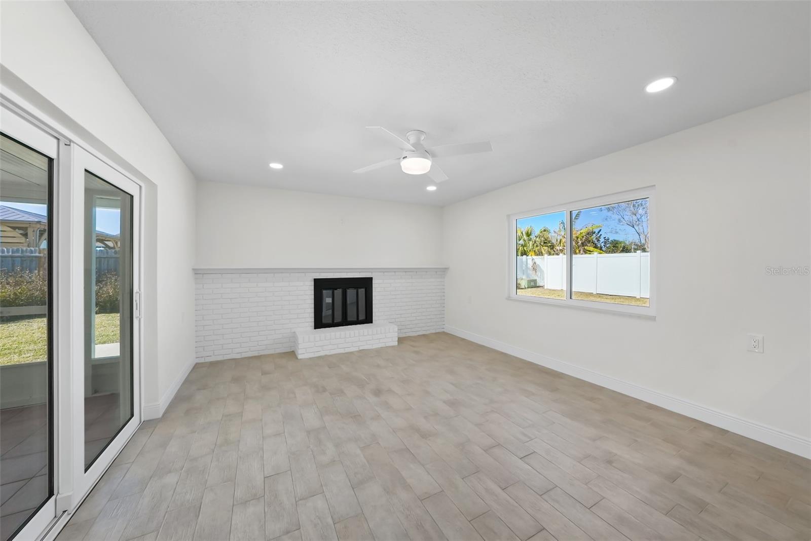 Image 21 of 36 For 11441 47th Avenue N