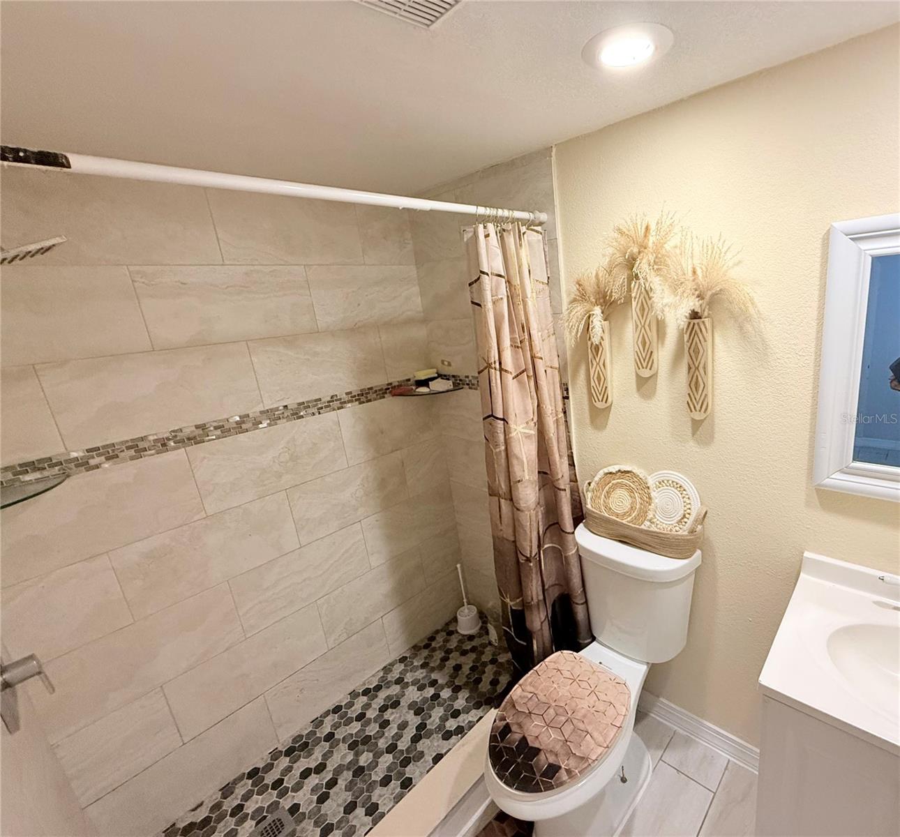 Image 9 of 17 For 4747 Puritan Circle 523