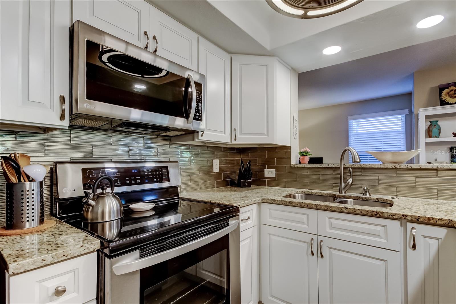 Image 16 of 49 For 1407 Lennox Road E 1407