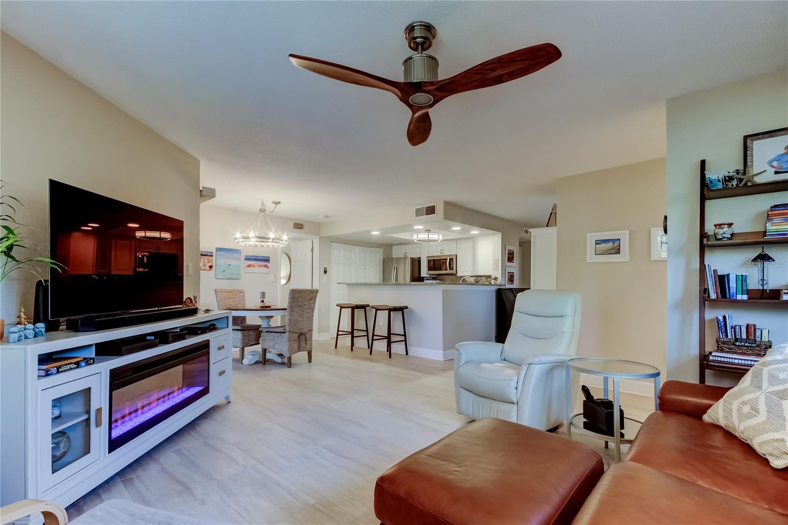 Image 4 of 49 For 1407 Lennox Road E 1407