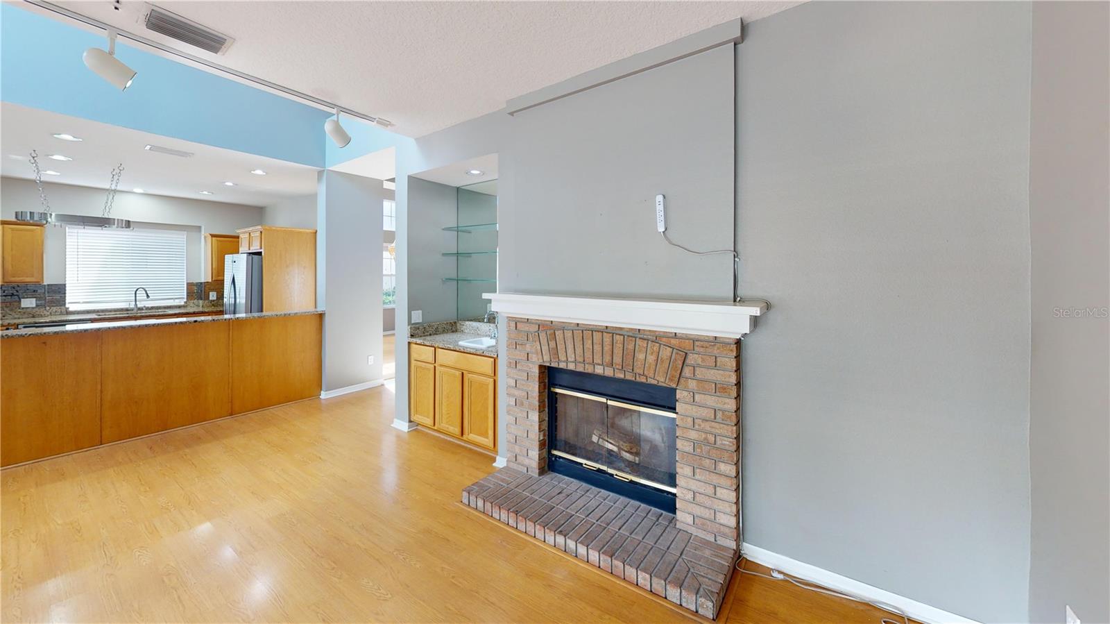 Image 8 of 36 For 17833 Green Willow Drive