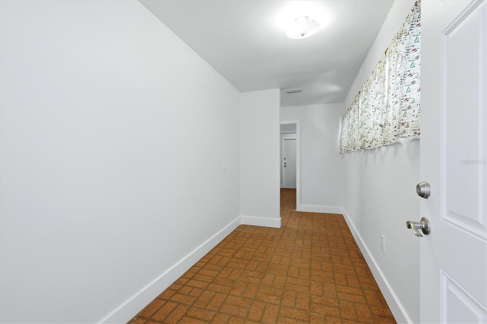 Image 26 of 47 For 616 Lyons Lane