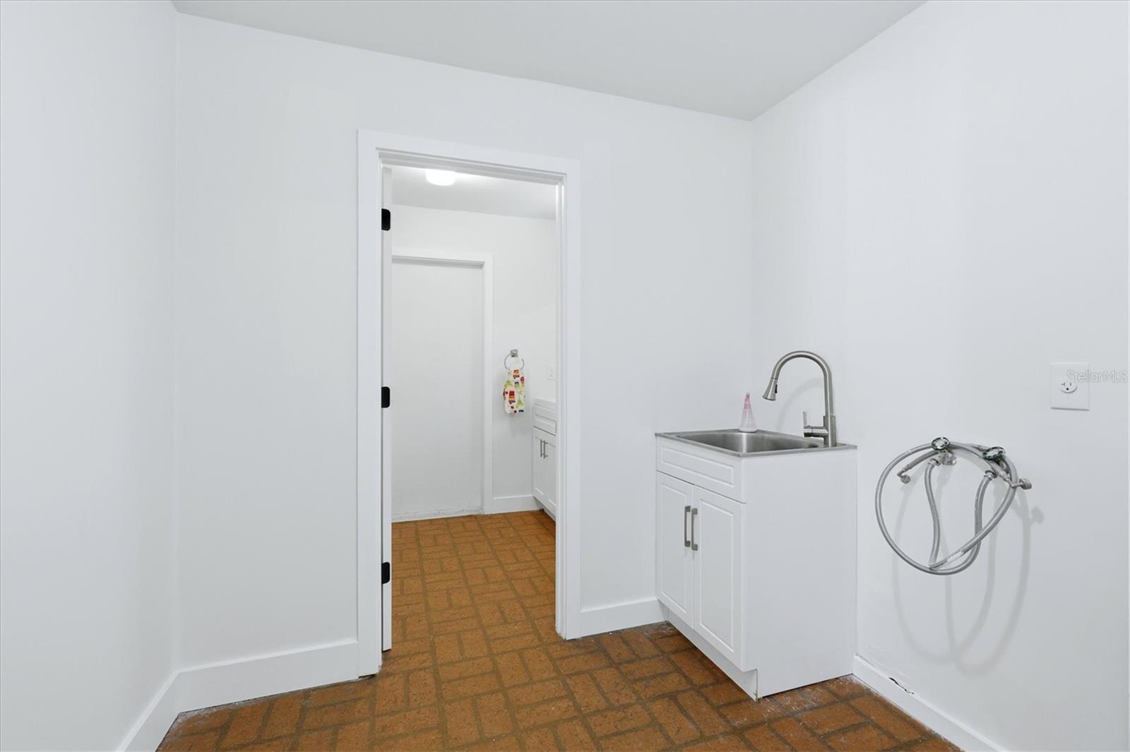 Image 30 of 47 For 616 Lyons Lane