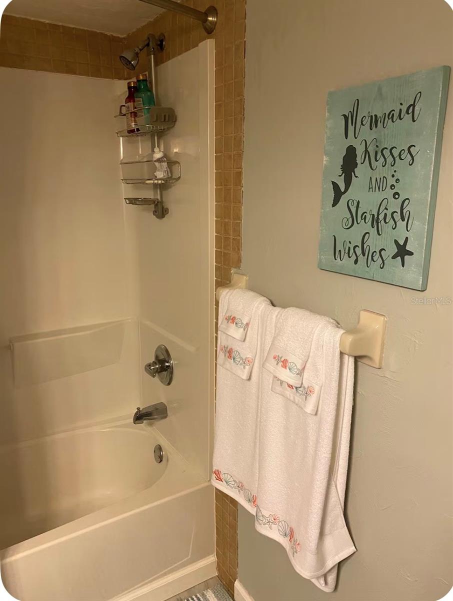 Image 19 of 30 For 1125 Pinellas Bayway S 201