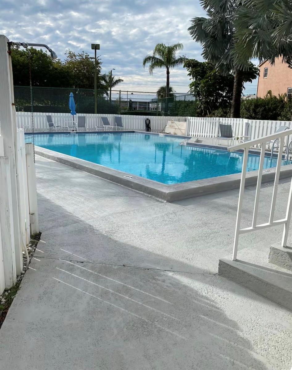 Image 4 of 30 For 1125 Pinellas Bayway S 201