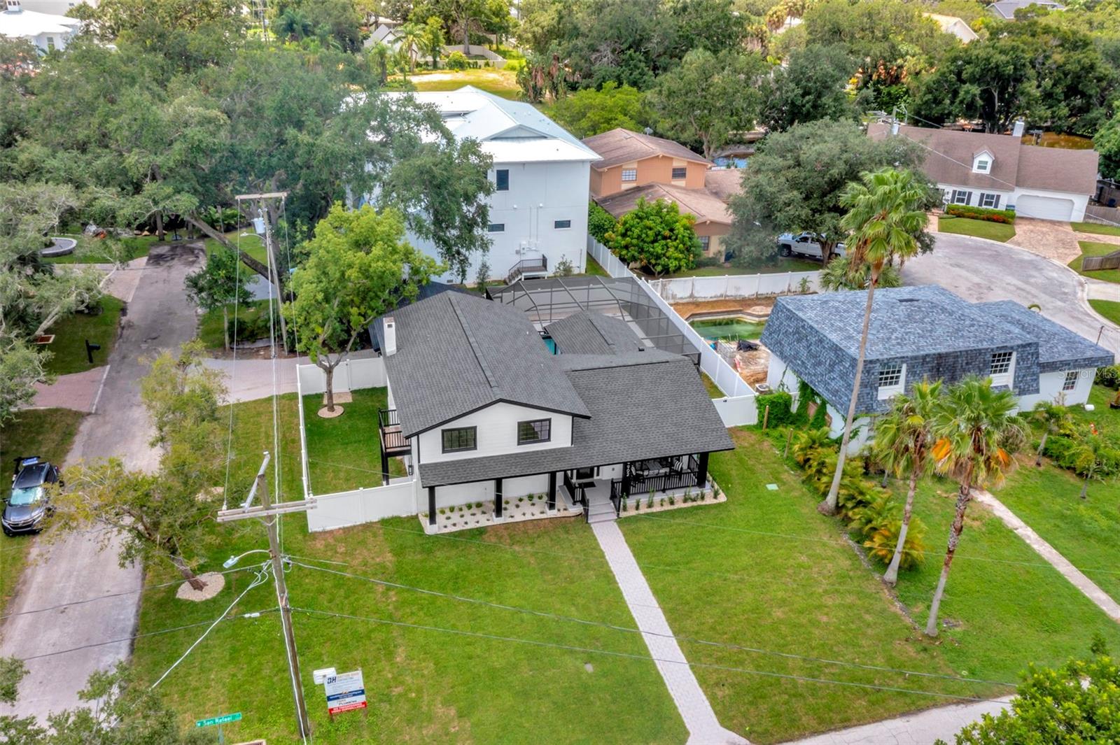 Listing photo id 10 for 4902 San Rafael Street