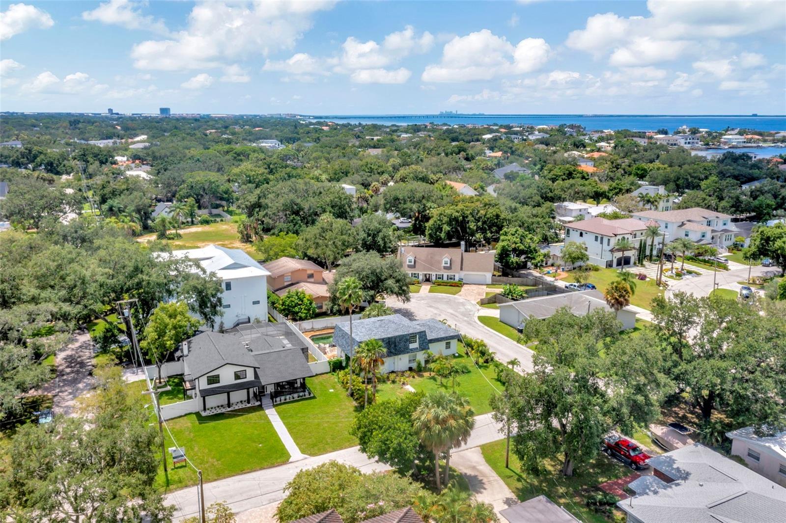 Listing photo id 17 for 4902 San Rafael Street