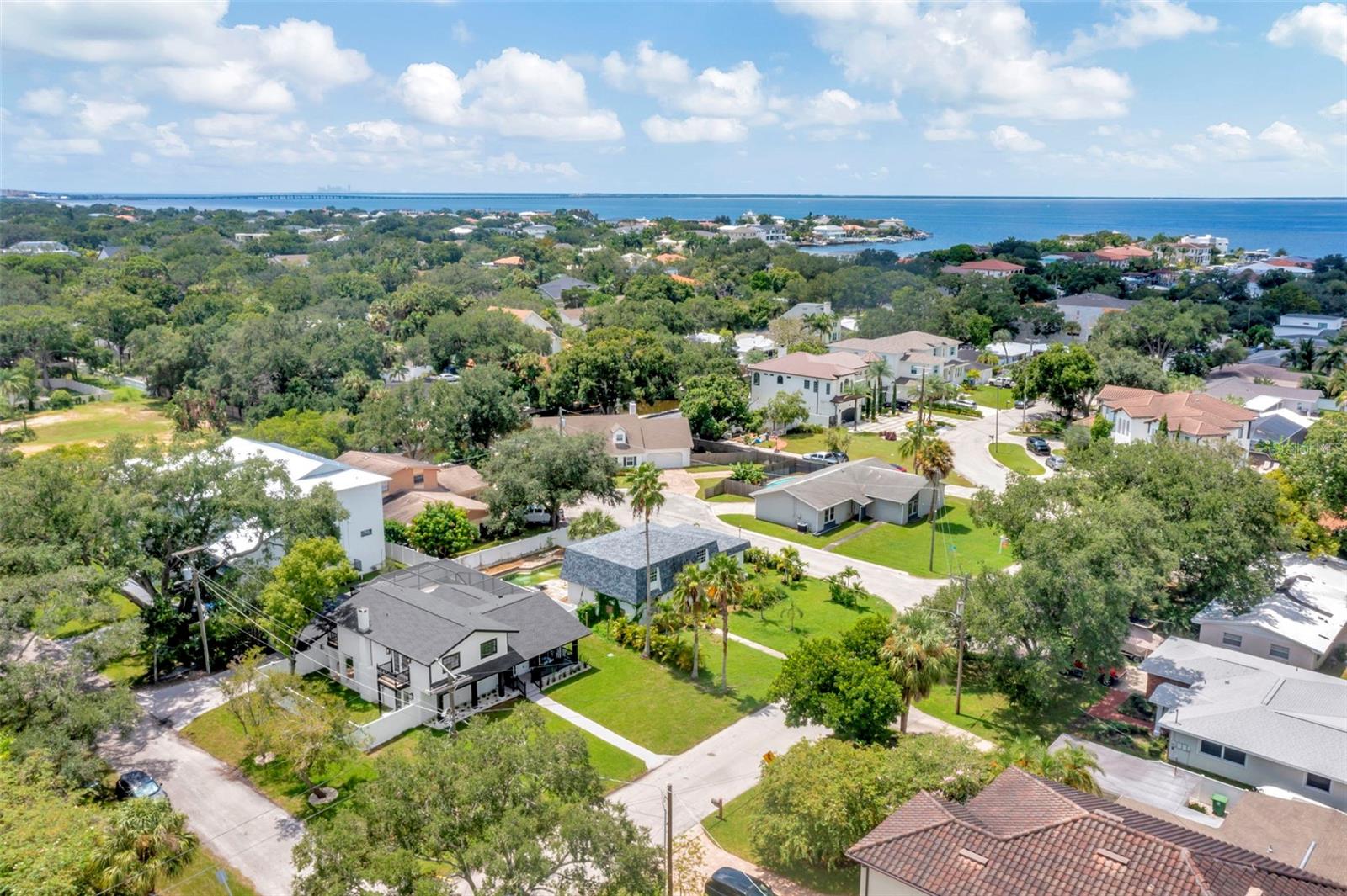 Listing photo id 18 for 4902 San Rafael Street