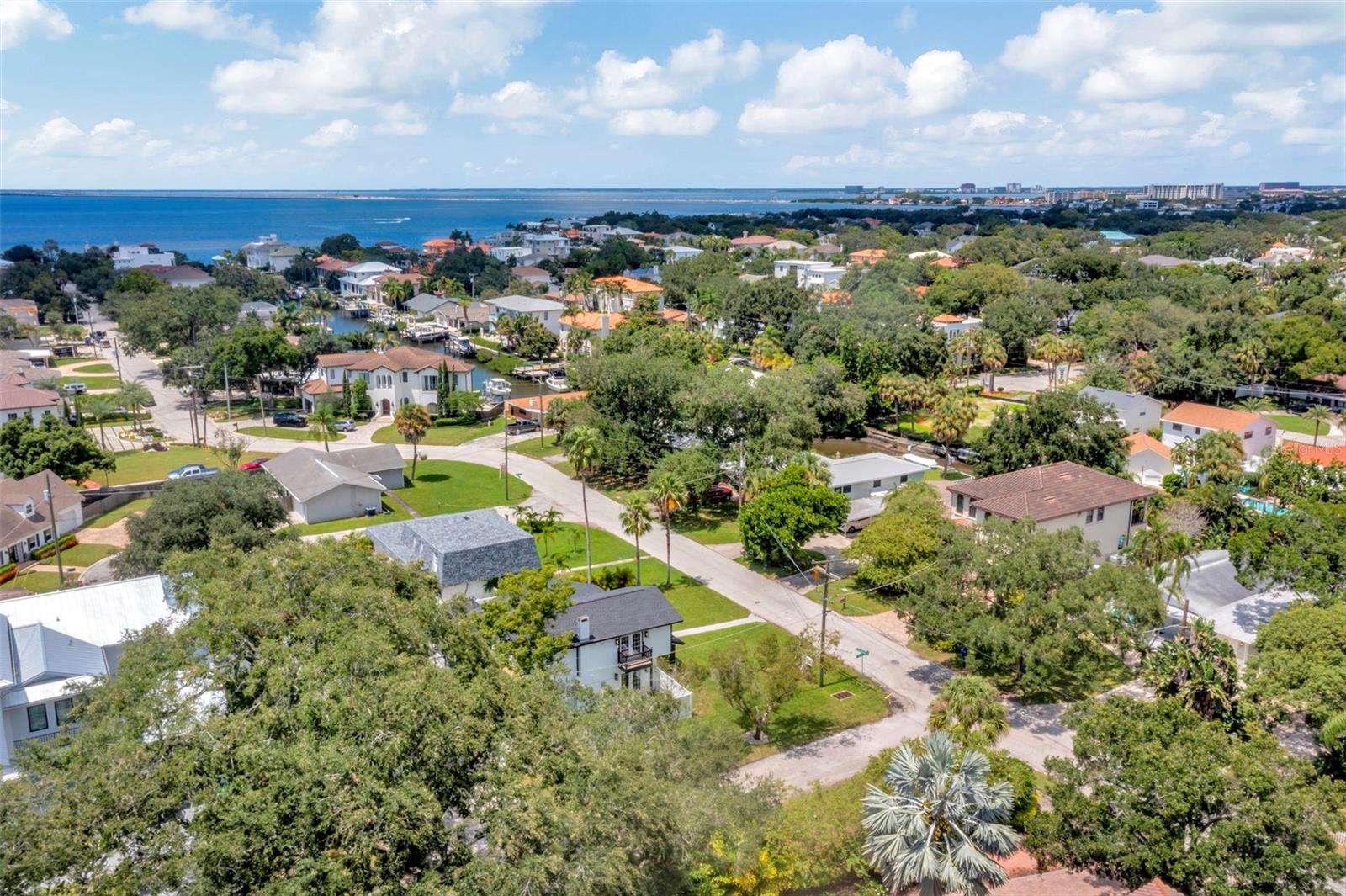 Listing photo id 20 for 4902 San Rafael Street