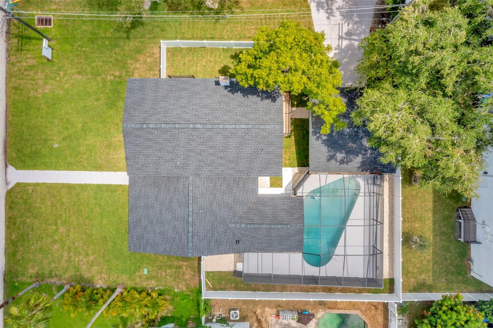 Listing photo id 23 for 4902 San Rafael Street