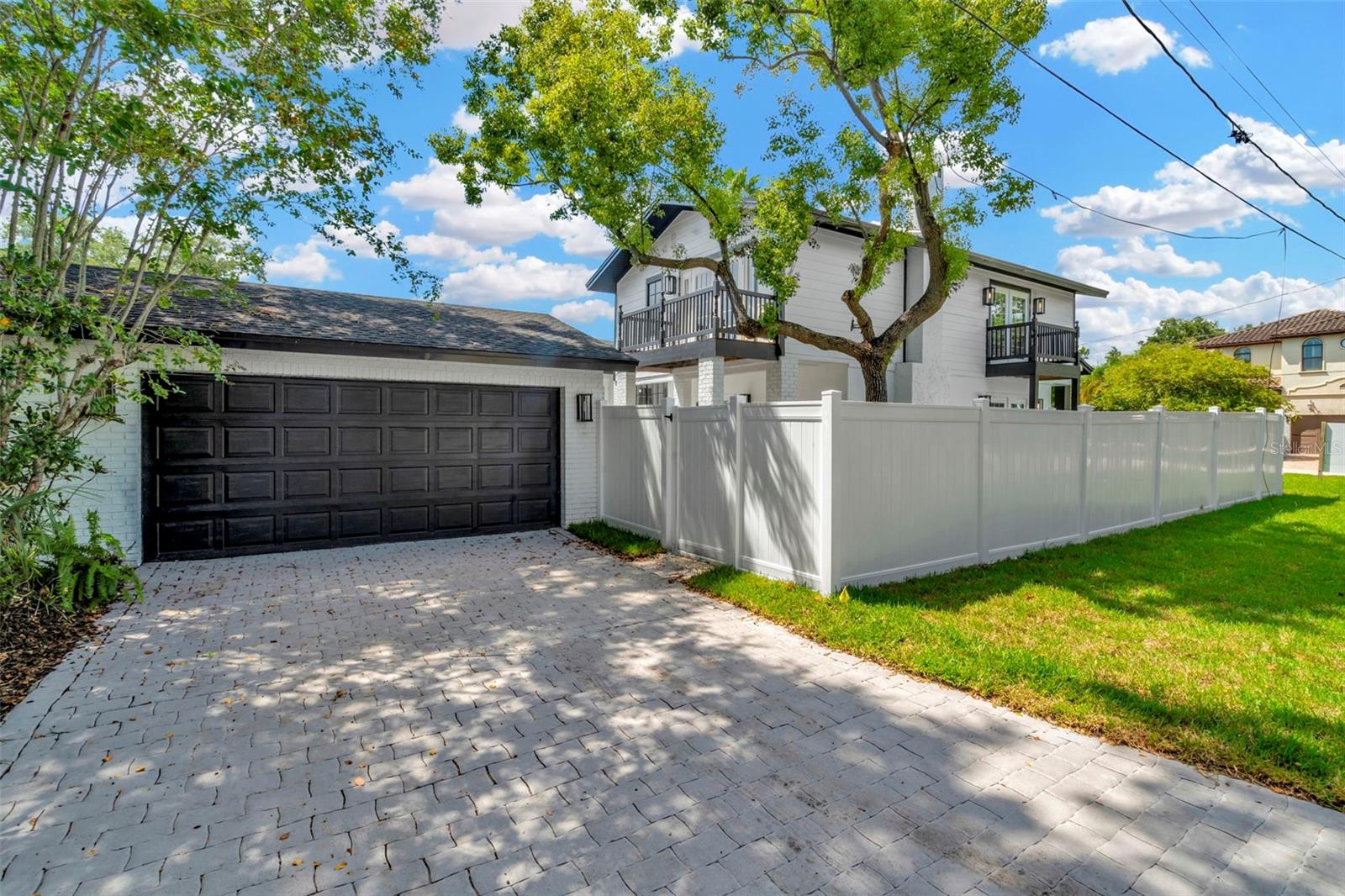 Listing photo id 31 for 4902 San Rafael Street